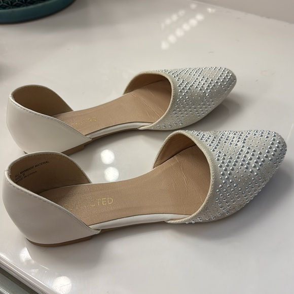 Restricted white and silver pointy flats - Picture 7 of 7